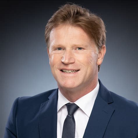 Herzlich willkommen in unserem paradies. Uwe Georg Günther - Einkäufer / Category Manager Teppiche ...