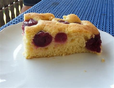 Ein ofenwarmer blechkuchen mit kirschen ist zu jeder jahreszeit ein genuss. Blechkuchen mit Kirschen - Rezept - ichkoche.at