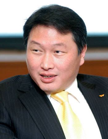 최태원 sk 회장 동거인 김희영 이사장, 공식행사 첫 등장 기사에 의하면, 5월 28일 서울 워커힐 호텔에서 열린 '소셜 밸류 커넥트 2019'의 마지막 세션에 두 사람이 참석했는데, 두 사람이 함께 설립한 티앤씨재단이 이 행사의 파트너사이기 때문이었다고 한다. 최태원 회장, SK이노베이션 등기이사 사임, 자원개발 '비상 ...