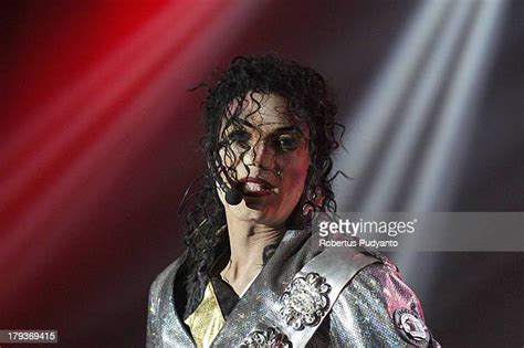 Michael Jackson Impersonator Kenny Wizz Performs Live Photos And