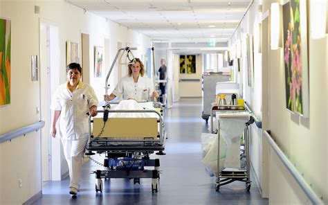 Ziekenhuizen In Noorden Roepen Gewone Patiënten Op Om Gewoon Te