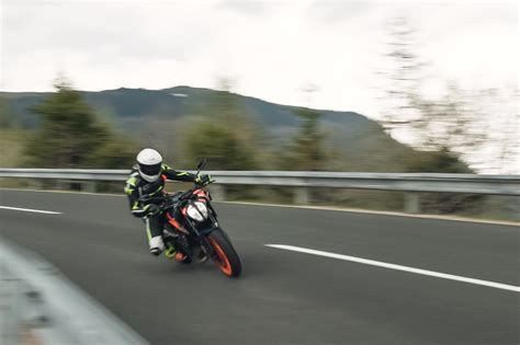 Ktm Duke R F Nf Sport Nakeds Im Test