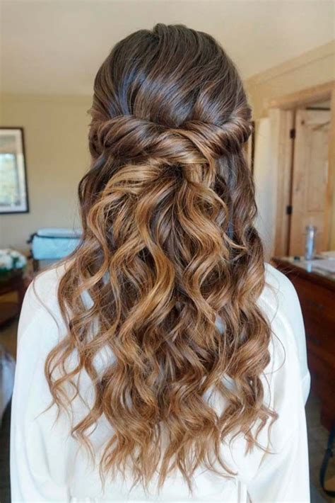 35 Mesmerizing Curly Hairstyles For Women Haircuts And Hairstyles 2021