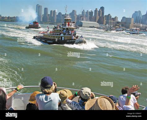 Tugboat Races On The Hudson River In New York City Stock Photo Alamy