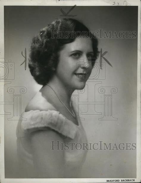 1952 Press Photo Actress Ellen Margaret Slattery In Hyde Park Rsl4 Historic Images