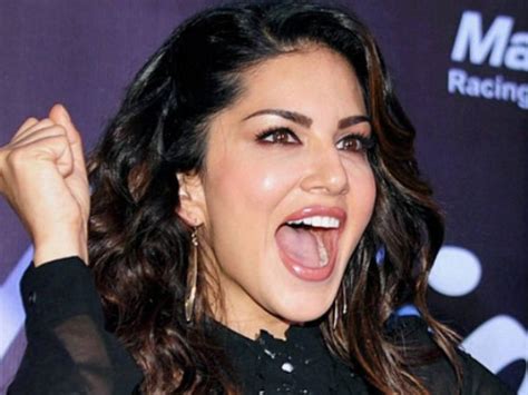 sunny leone dance for raees sunny leone talks about shahrukh khan sunny leone dance with