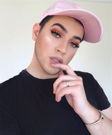 maybelline recruits manny gutierrez as its first male beauty star