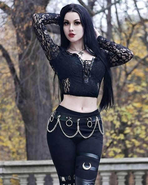 pin by ¡dark gothic macabre on góticas gothic fashion women hot goth girls gothic girls