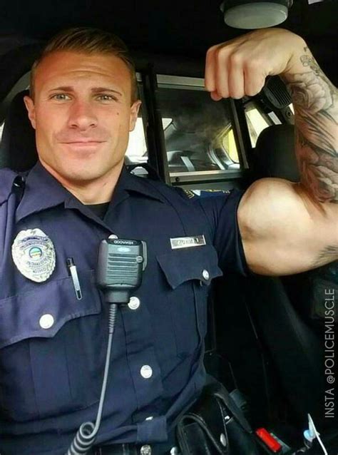 Pin By Mateton On Carn Amb Uniforme Hot Cops Men In Uniform Cops