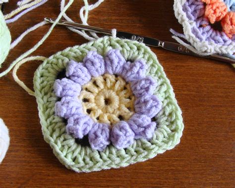 Free crochet baby blanket pattern. Knitting - Meeting: Granny Flower Square - free pattern