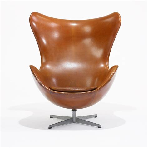 The egg chair was designed in 1958 by architect and designer arne jacobsen.it was created specifically for the radisson sas hotel in copenhagen, denmark. Arne Jacobsen Egg chair