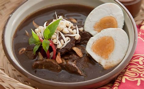 Dari sabang sampai papua, terdapat makanan khas daerah yang lezat dan wajib dicoba. 10 Makanan Tradisional Indonesia yang Melegenda - Satu Jam