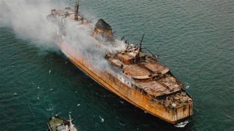 Livorno, il 10 aprile 1991 decine di persone salirono sul traghetto moby prince, chi per viaggio e chi per lavoro. Moby Prince, a Livorno è il giorno del ricordo - la Repubblica