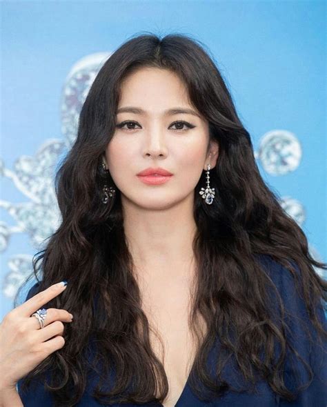 She gained popularity through her leading roles in television dramas autumn in my heart (2000), all in (2003), full house (2004), that winter, the wind. Song Hye Kyo First Appearance In Korea Since Her Divorce ...