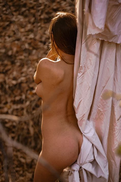 Nude Elizabeth Elam Looks Hot Af In The Nature Thefappening Celebs