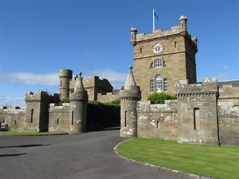 Culzean Castle Gate Scotland Welsh Castles Castles In Scotland