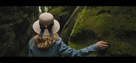 What Are Cinematic Black Bars And How To Use It Correctly