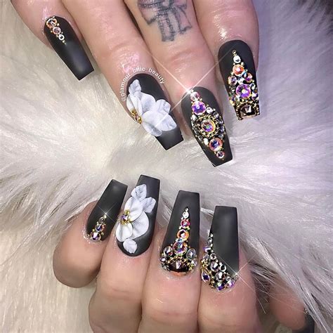 pin by 🦋 𝒥𝑒𝓈𝓈𝒾𝒸𝒶 🦋 on 💅 и α ι ℓ ѕ luxury nails white nail designs beautiful nail designs