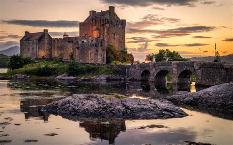 Фото Шотландия Eilean Donan Castle мост замок Пруд рассвет 1920x1200