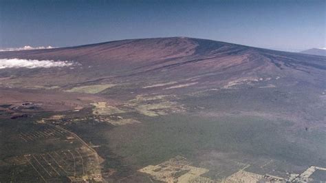 Mauna Loa The Worlds Biggest Volcano Is Waking Up And Its Time To