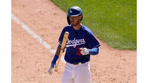 Dodgers Cody Bellinger Returns With Strong Shoulder New Look Stance