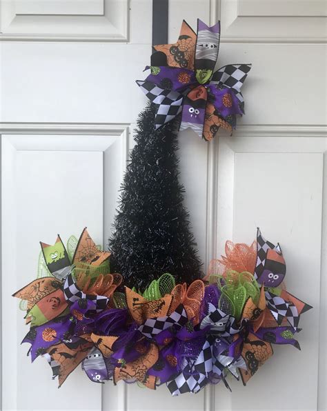 Pin by BumbleBee Wreaths on BumbleBee Wreaths | Halloween wreath, Wreaths, Handmade wreaths