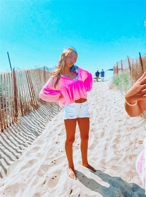 𝐞𝐝𝐢𝐭𝐞𝐝 𝐛𝐲 𝐦𝐚𝐝𝐢 𝐰𝐢𝐭𝐡 𝐬𝐭𝐚𝐫𝐥𝐢𝐠𝐡𝐭 ☻︎ Preppy Beach Outfits Preppy Girl