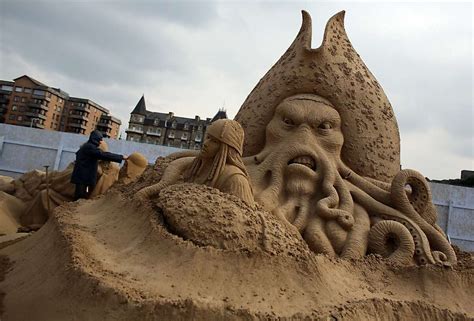 brit sand sculptures go hollywood