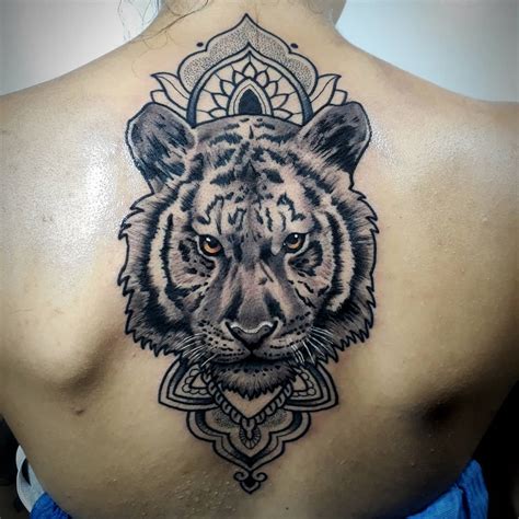 MariCarvalho Tatuagem de tigre feminina 70 ideias incríveis para