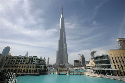 Formerly known as burj dubai or dubai tower, which was changed to burj khalifa when the tower officially opened on january 4th 2010. Info over de Burj Khalifa & At The Top in Dubai