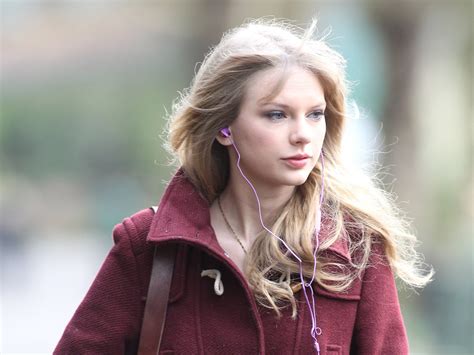 Taylor Swift Body Height Weight Age Measurements And Biography