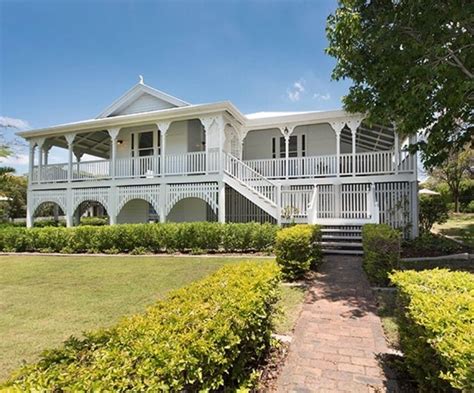 Queenslander Home With Enormous Verandas Beautiful Homes House