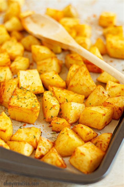 Drizzle on olive oil, and sprinkle on ground pepper. Sweet Paprika Oven Roasted Potatoes - Oh My Creative