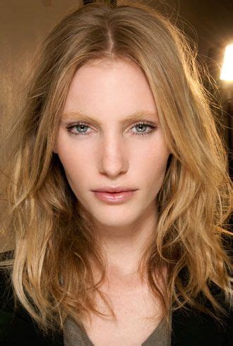 Welcome to summer beauty, our weekend coverage of this season's hair and makeup trends, as applied by masters in the biz on some very exceptional models. Pin on beauty