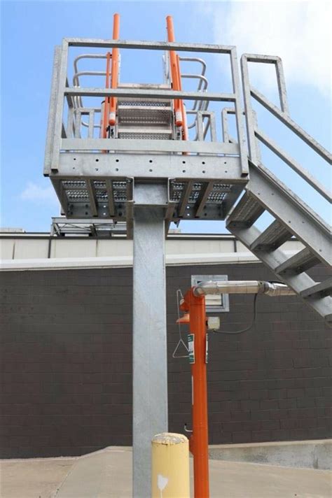 SAFERACK Truck Loading Platform With Stairs Hoists Cranes And Lifts