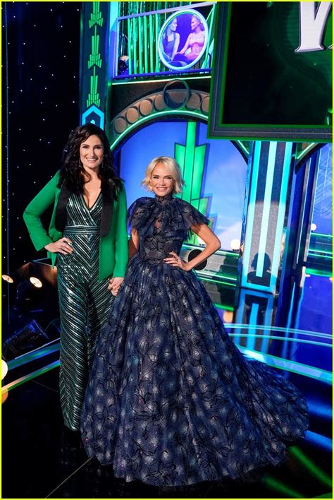 Kristin Chenoweth And Idina Menzel Sing Wicked Hits At 15th Anniversary Special Video Photo