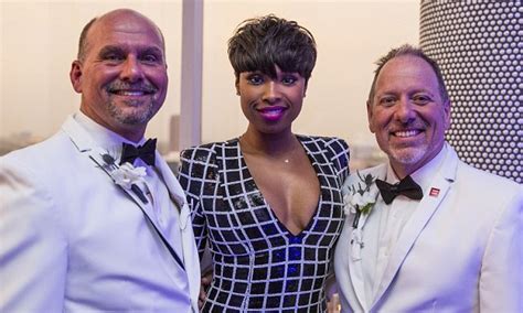 Jennifer Hudson Surprises Same Sex Couple As They Tie The Knot In Texas Daily Mail Online