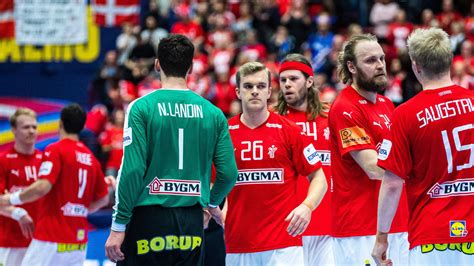 Dänemark hat sich durch ein 2:1 (2:0) gegen tschechien zum dritten mal nach 1984 und 1992 für das halbfinale einer em qualifiziert. Handball-EM | Nächste Sensation: Weltmeister Dänemark ...