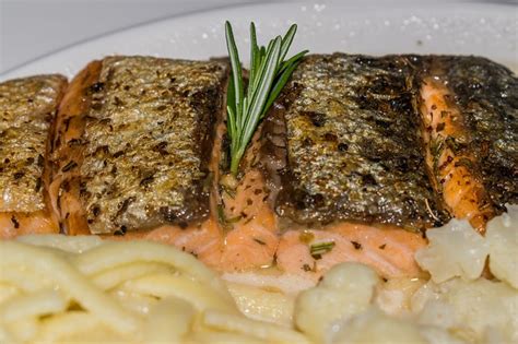 Shortly after i left my first husband with my darling cat, i had to. Can you Eat Salmon Skin? | Shareblad