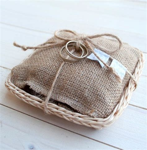 Visualizza altre idee su cuscino portafedi, cuscini, ricamo. Burlap ring pillow - wedding | Cuscino portafedi, Etsy, Cuscini