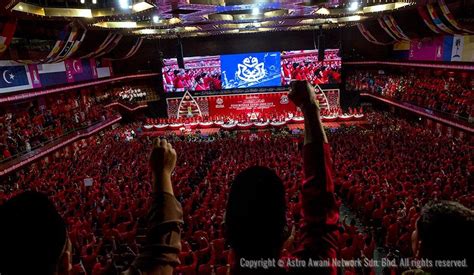 Cabaran yang dihadapi oleh malaysia ialah masalah mengekalkan perpaduan dalam kalangan rakyat malaysia.ini disebabkan institusi pendidikan di malaysia masih tidak mampu. MMI: Bersediakah UMNO Mendepani Cabaran PRU14