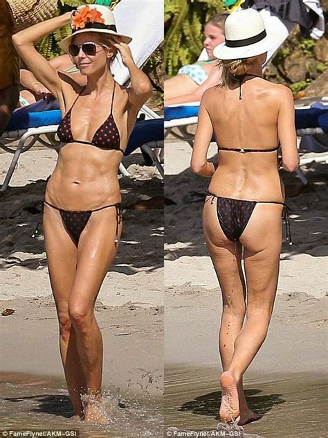 Kunnies Blog Yr Old Heidi Klum Shows Off Incredible Butt In String Bikini