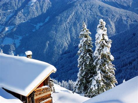 Mountain Cabin In Winter Baite
