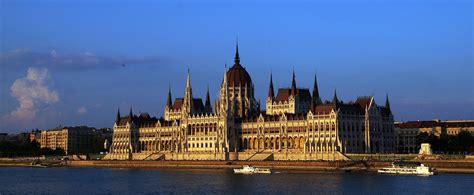 Once called the 'queen of the danube,' budapest has long been the focal point of the nation and a lively cultural center. Tourisme à Budapest : guide voyage pour partir à Budapest