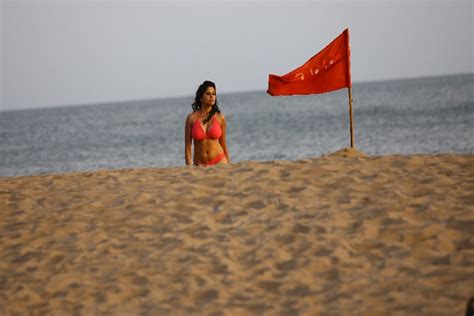 saie s hottest still from no entry pudhe dhoka aahey bollywood gossip bollywood news