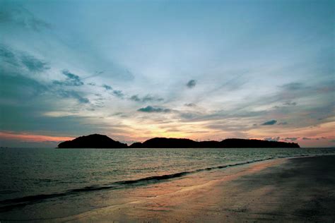 Overview sunset beach resort is a good choice for travellers looking for a budget accomodation in langkawi. Sunset in Paradise. Cenang Beach, Langkawi, Malaysia. [OC ...