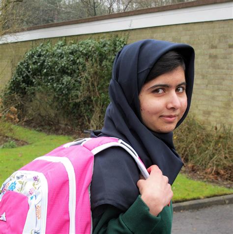 Her father, ziauddin yousafzai, was an advocate for children's education rights. Malala finalmente torna a scuola: Il momento più bello ...