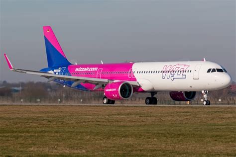 Wizz Air Airbus A321 271nx Ha Lva V1images Aviation Media