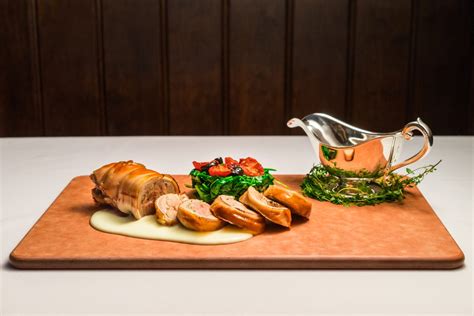Fate rosolare il trito su fiamma dolce stando attenti che non prenda colore e mescolando spesso. Maialino al forno: la ricetta succosa per cucinare l'arrosto