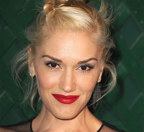Gwen Stefani Beauty Routine Celebie